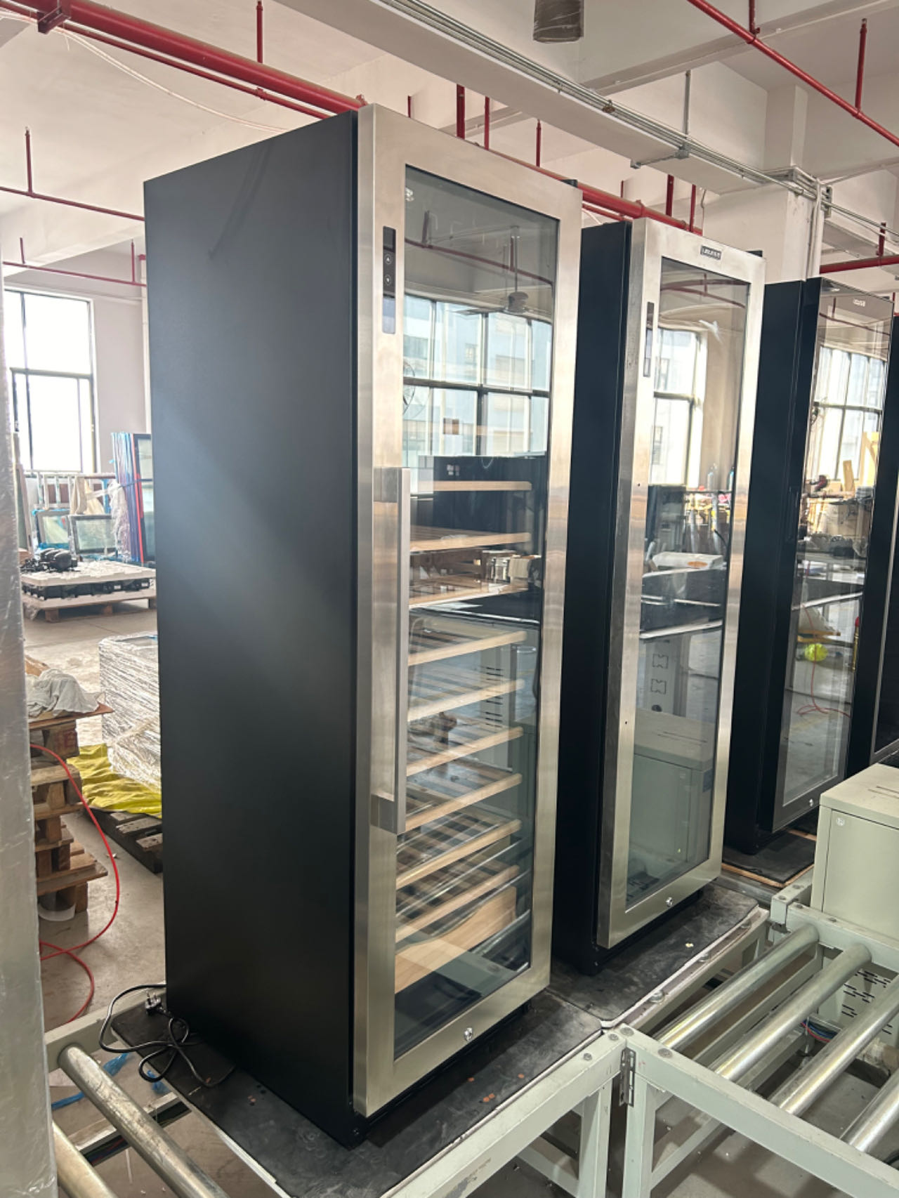 Freestanding Wine Fridge with 160 Capacity Bottles Intelligent Temperature Memory for Optimal Wine Storage