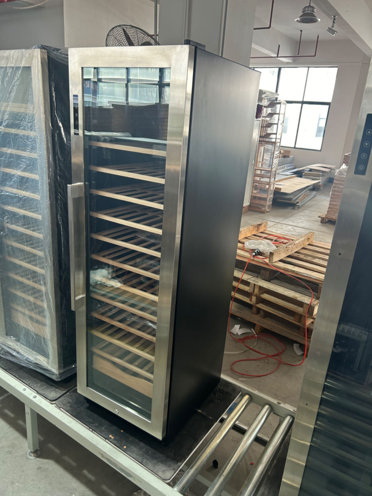 Freestanding Wine Fridge with 160 Capacity Bottles Intelligent Temperature Memory for Optimal Wine Storage