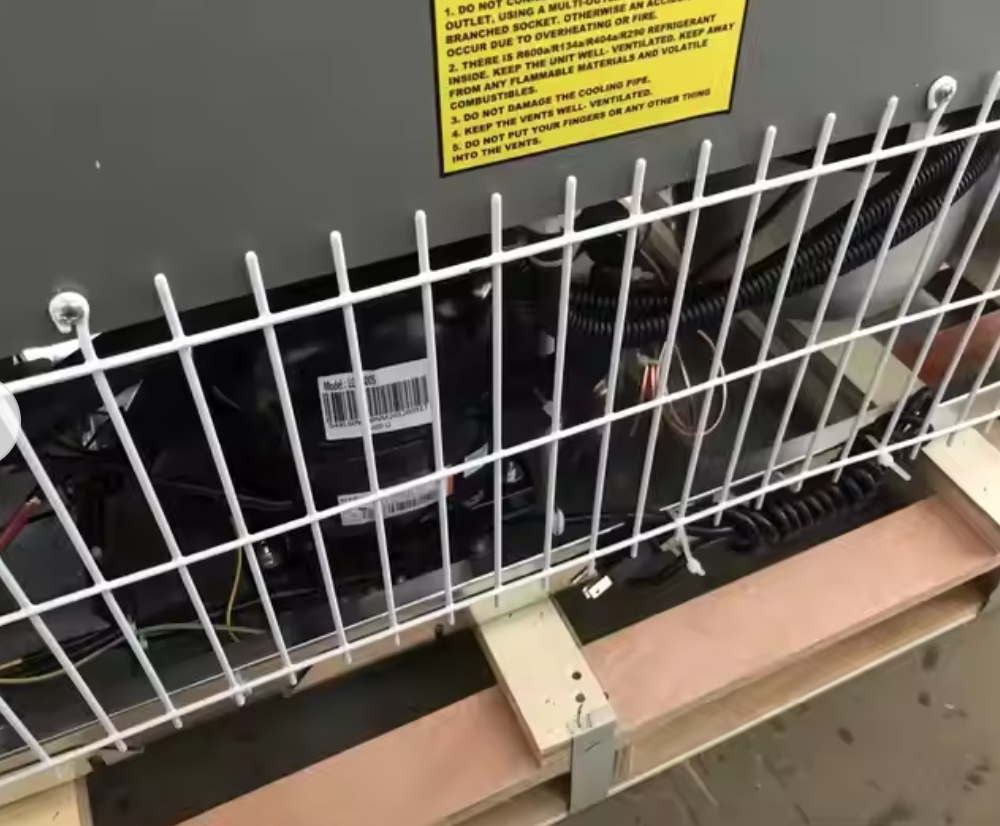 SC1353 Hot Sale OEM ODM Three Door Supermarket Wholesale Vertical Showcase Refrigeration Equipment Beverage Refrigerator Cooler
